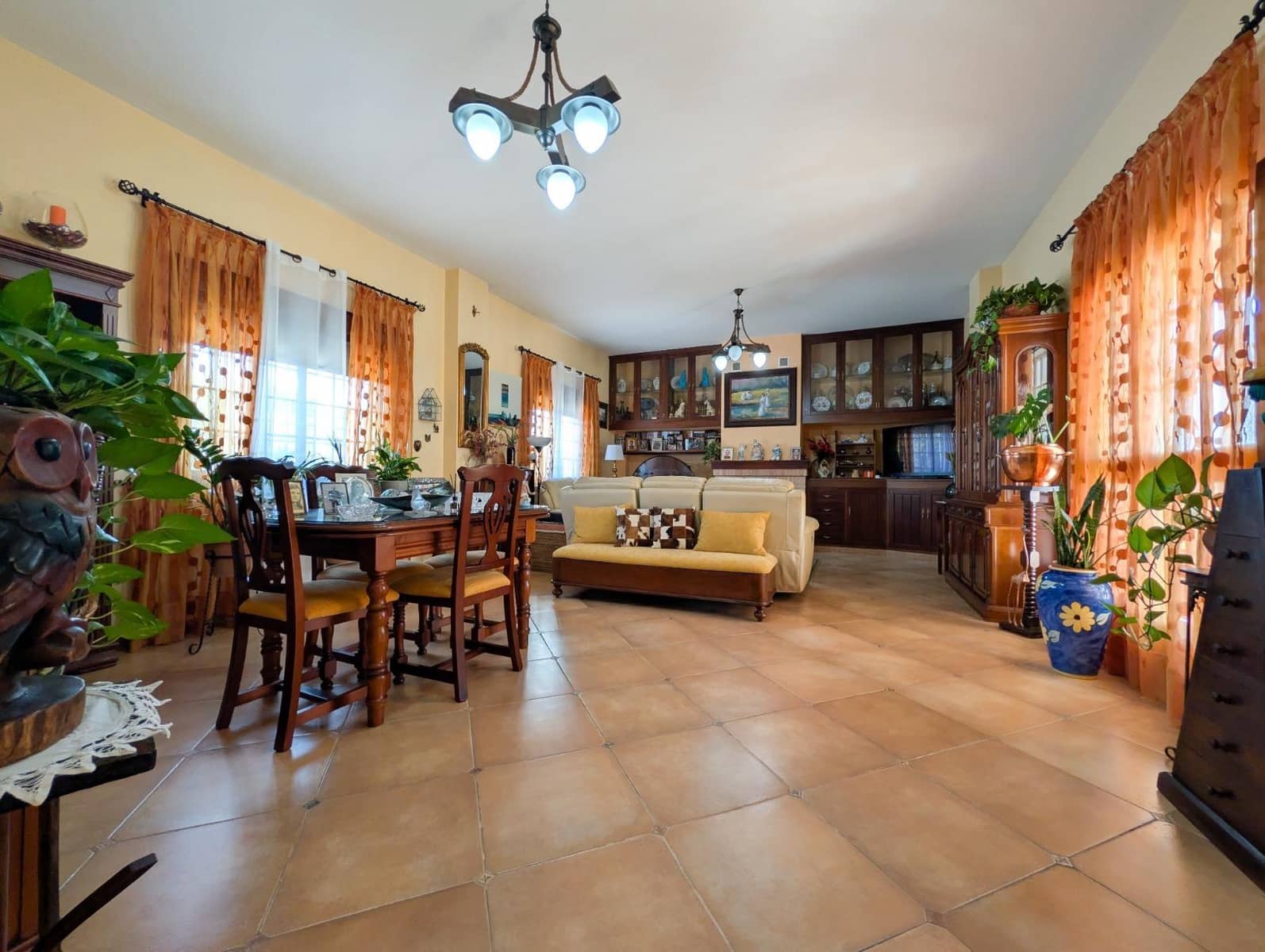 5 bedroom Villa for sale in Sanlucar la Mayor with pool garage - € 420,000 (Ref: 9897350)