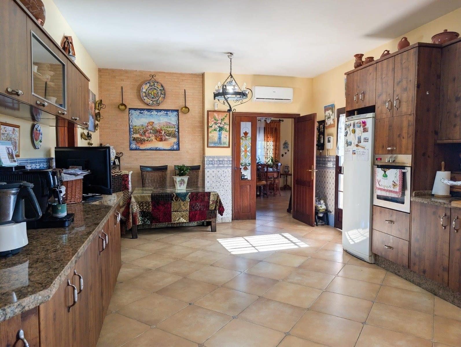 5 bedroom Villa for sale in Sanlucar la Mayor with pool garage - € 420,000 (Ref: 9897350)