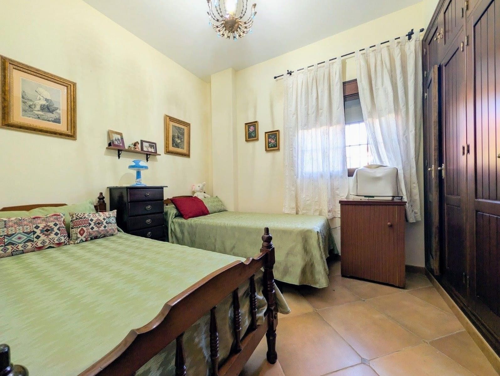 5 bedroom Villa for sale in Sanlucar la Mayor with pool garage - € 420,000 (Ref: 9897350)