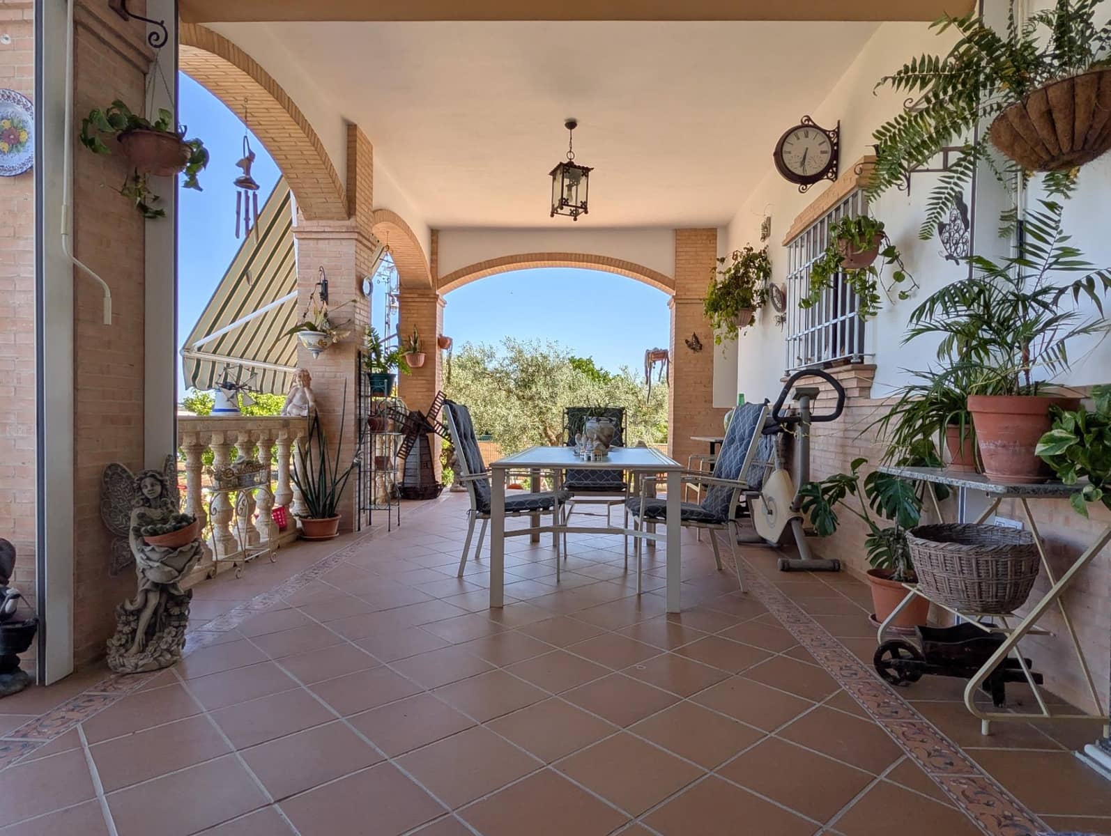 5 bedroom Villa for sale in Sanlucar la Mayor with pool garage - € 420,000 (Ref: 9897350)