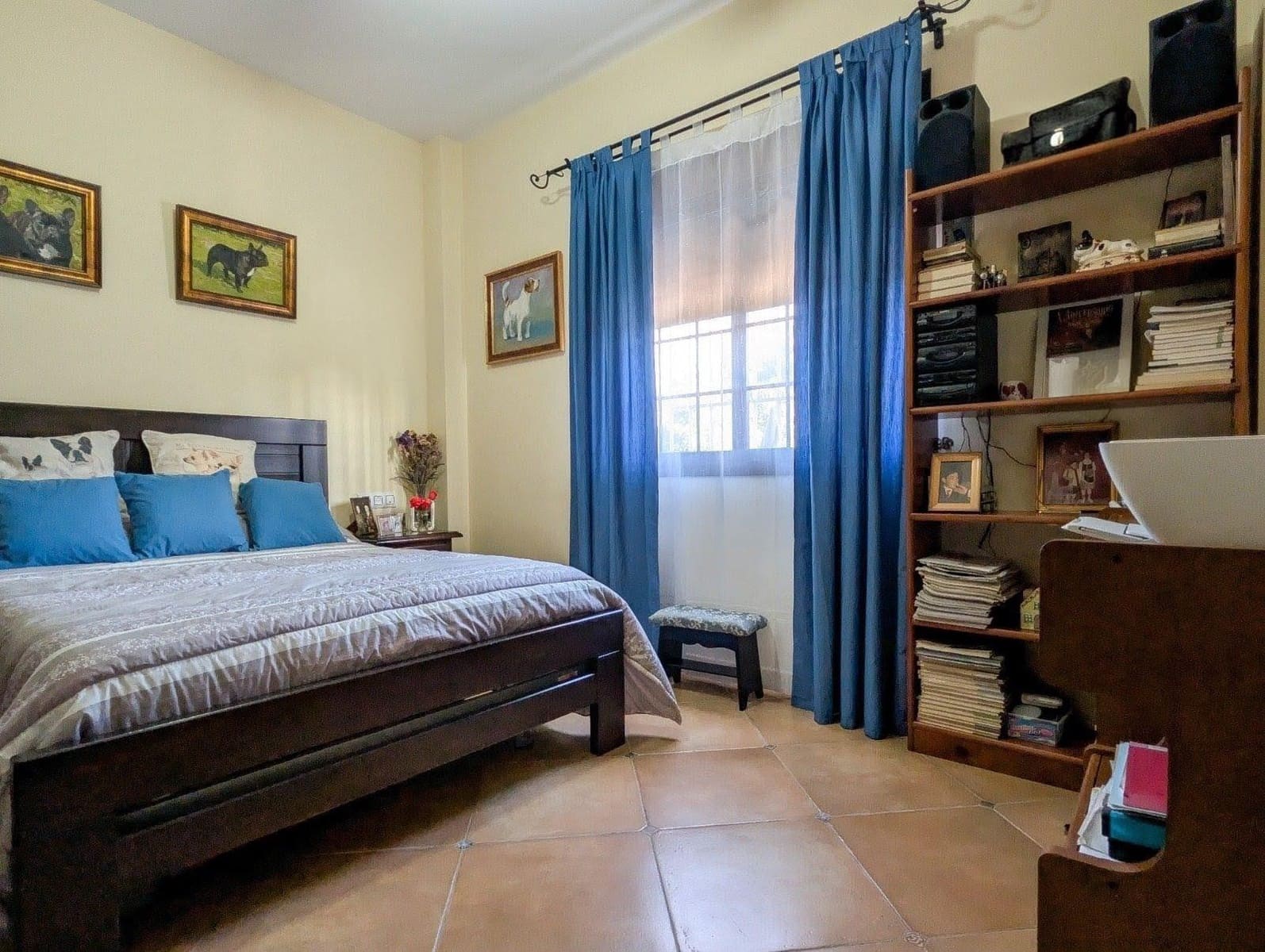 5 bedroom Villa for sale in Sanlucar la Mayor with pool garage - € 420,000 (Ref: 9897350)