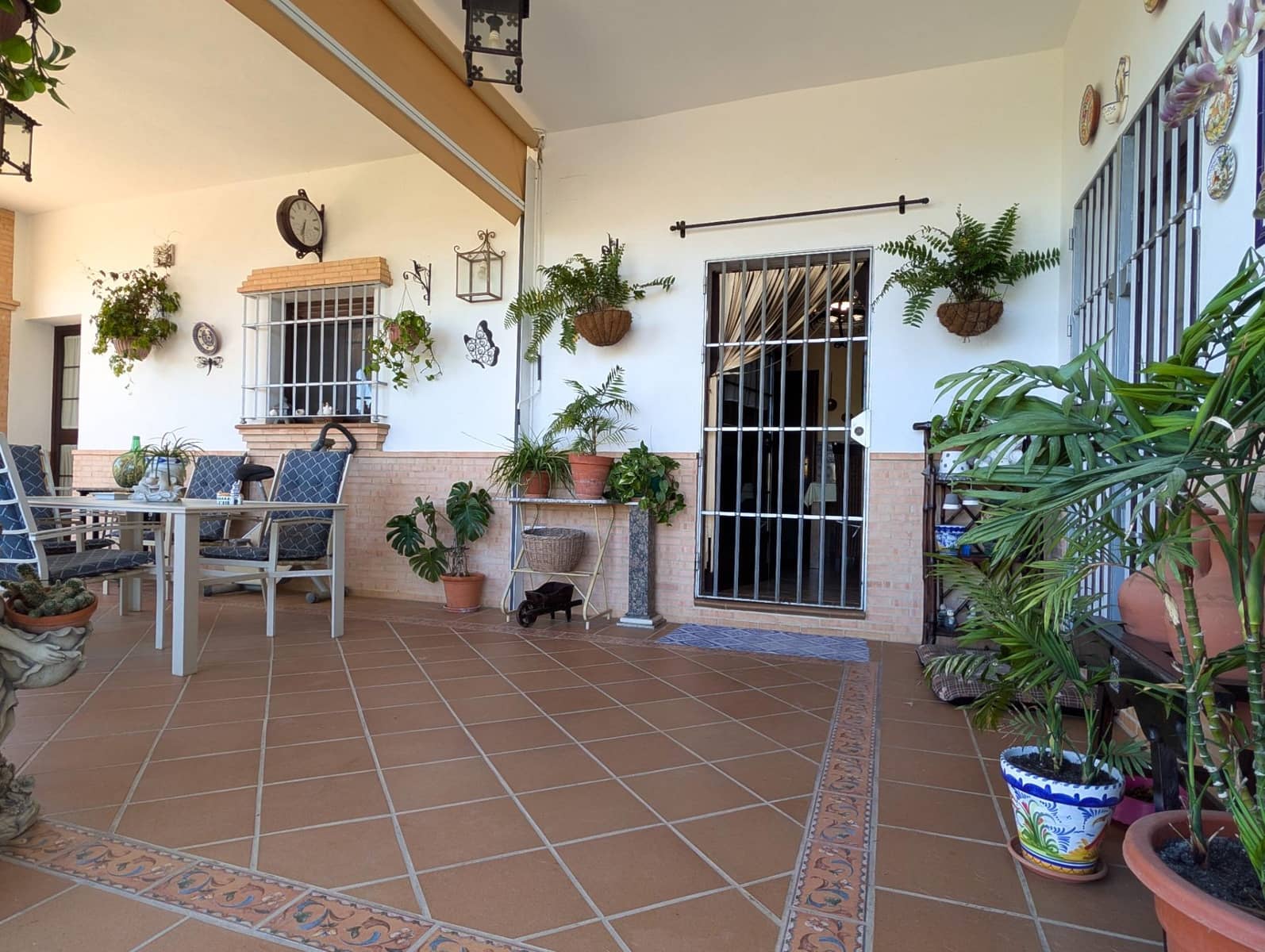 5 bedroom Villa for sale in Sanlucar la Mayor with pool garage - € 420,000 (Ref: 9897350)