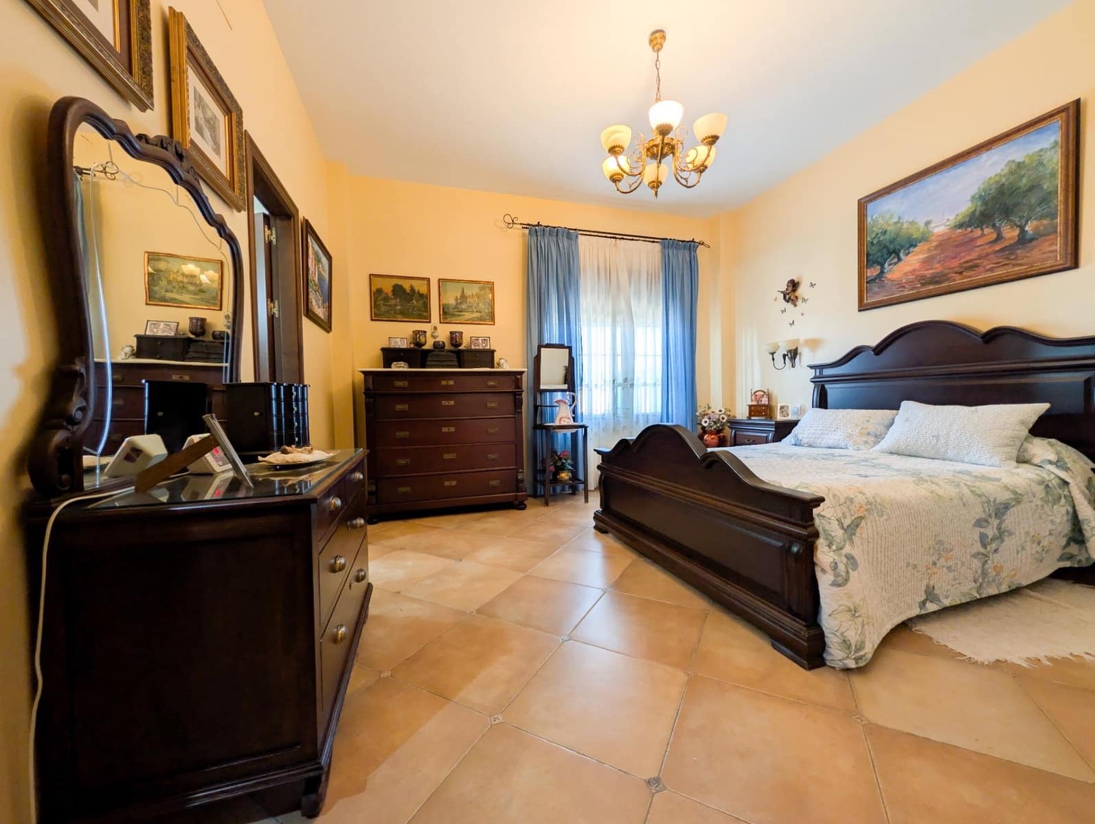 5 bedroom Villa for sale in Sanlucar la Mayor with pool garage - € 420,000 (Ref: 9897350)