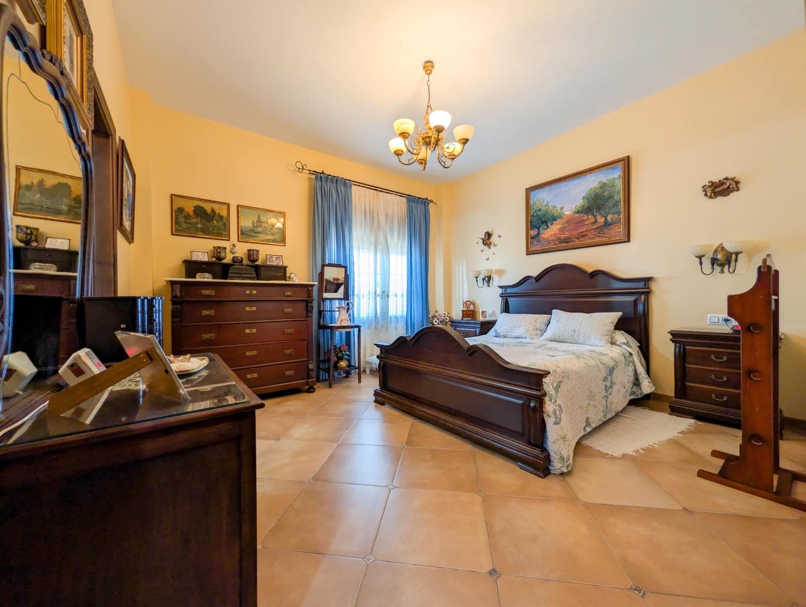5 bedroom Villa for sale in Sanlucar la Mayor with pool garage - € 420,000 (Ref: 9897350)