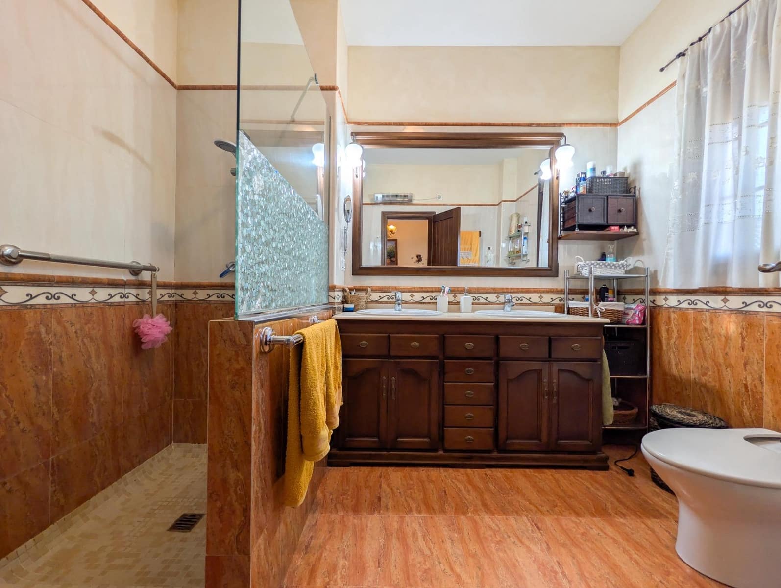 5 bedroom Villa for sale in Sanlucar la Mayor with pool garage - € 420,000 (Ref: 9897350)