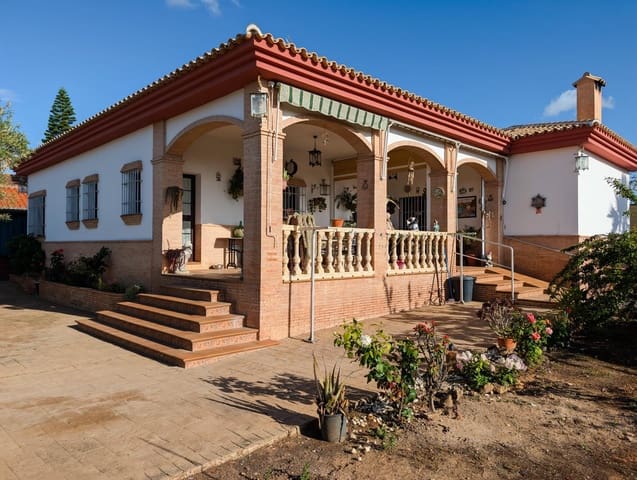 5 bedroom Villa for sale in Sanlúcar la Mayor with pool garage - € 420,000 (Ref: 9897350)