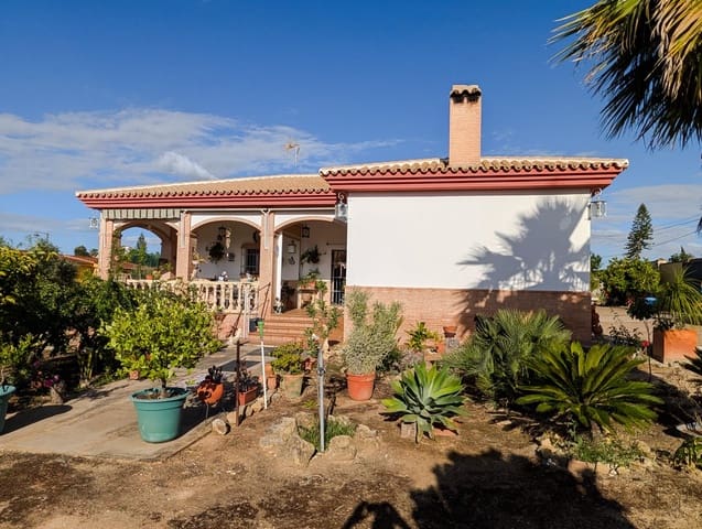 5 bedroom Villa for sale in Sanlúcar la Mayor with pool garage - € 420,000 (Ref: 9897350)