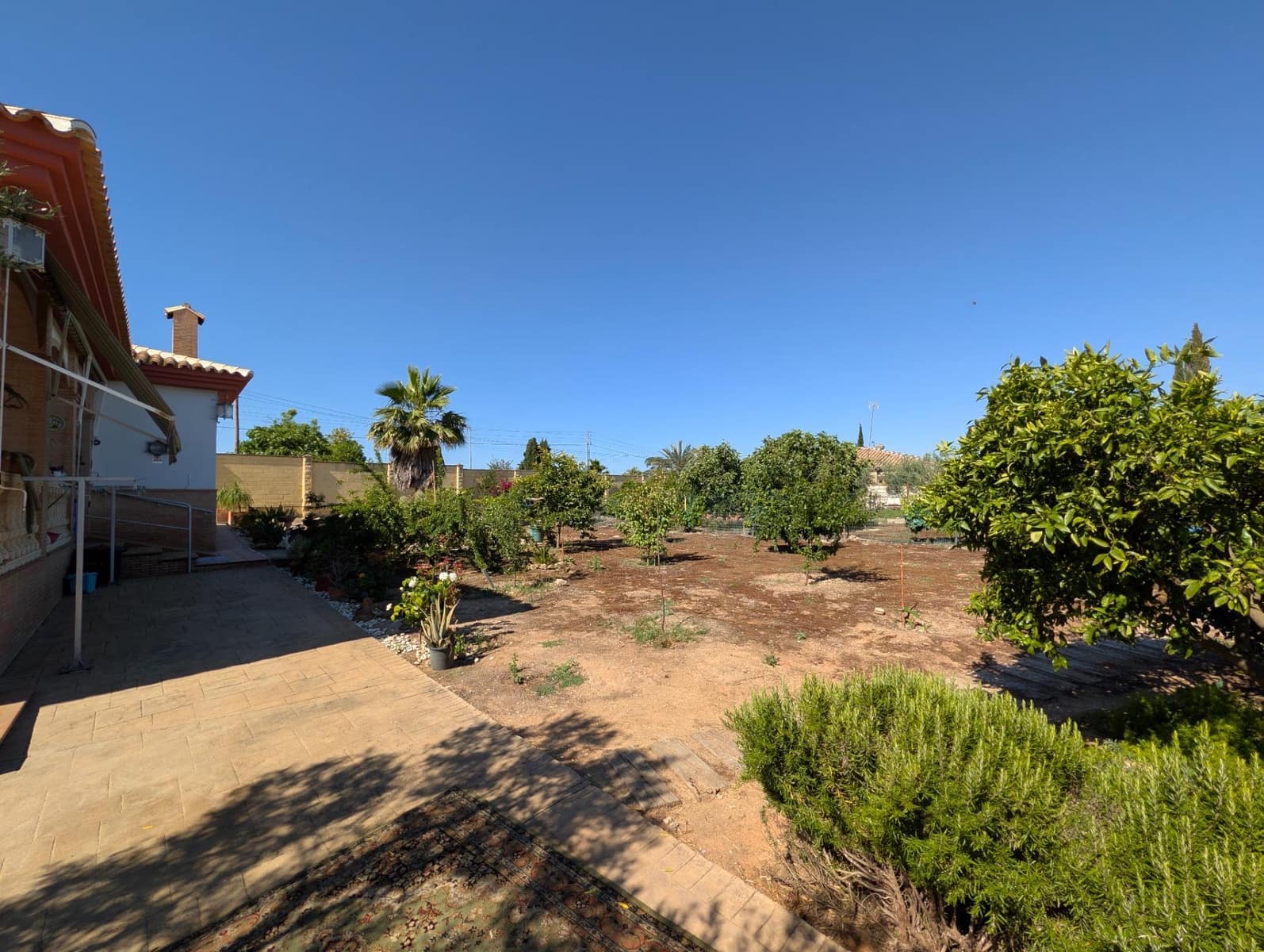 5 bedroom Villa for sale in Sanlucar la Mayor with pool garage - € 420,000 (Ref: 9897350)