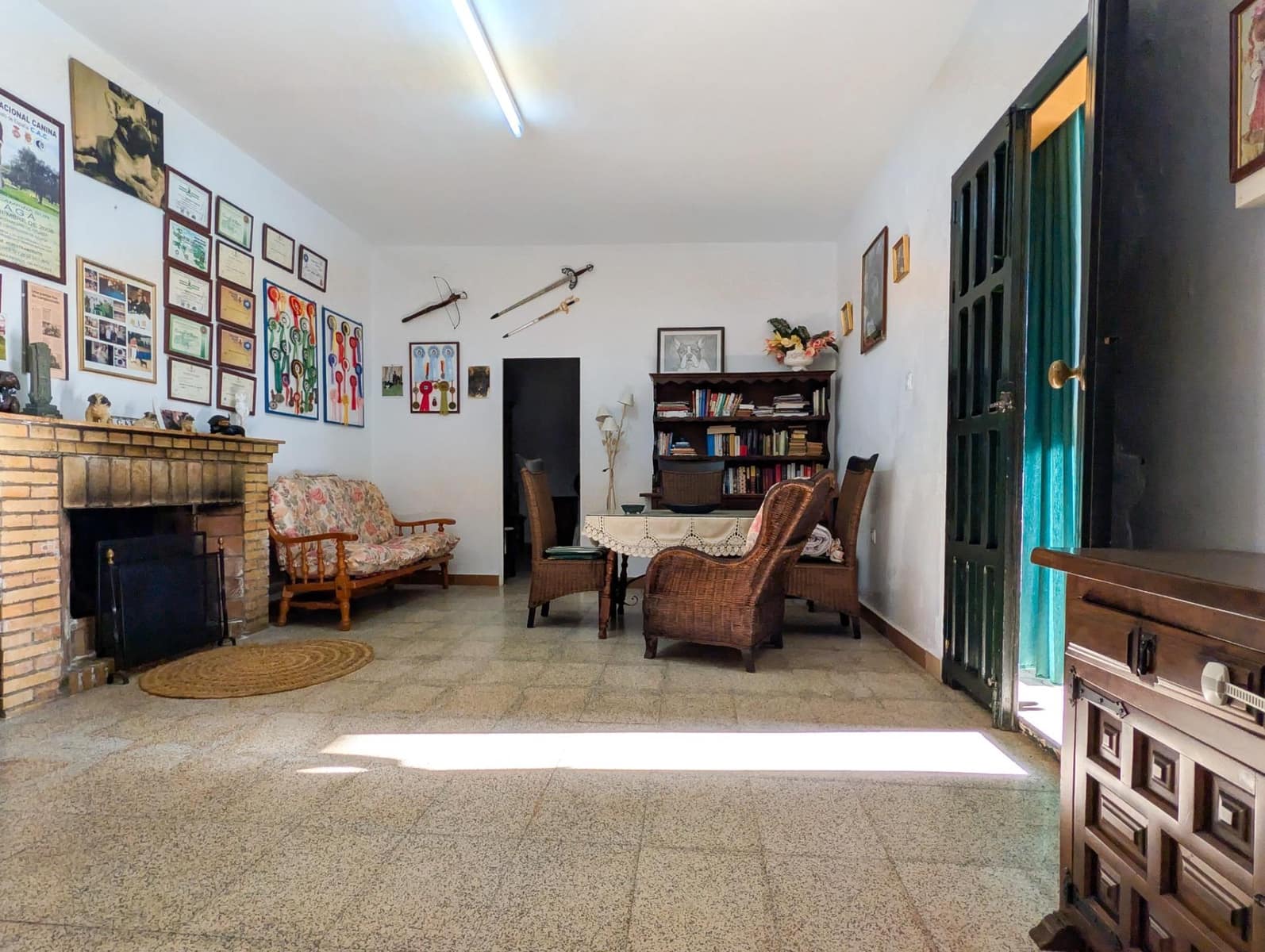 5 bedroom Villa for sale in Sanlucar la Mayor with pool garage - € 420,000 (Ref: 9897350)