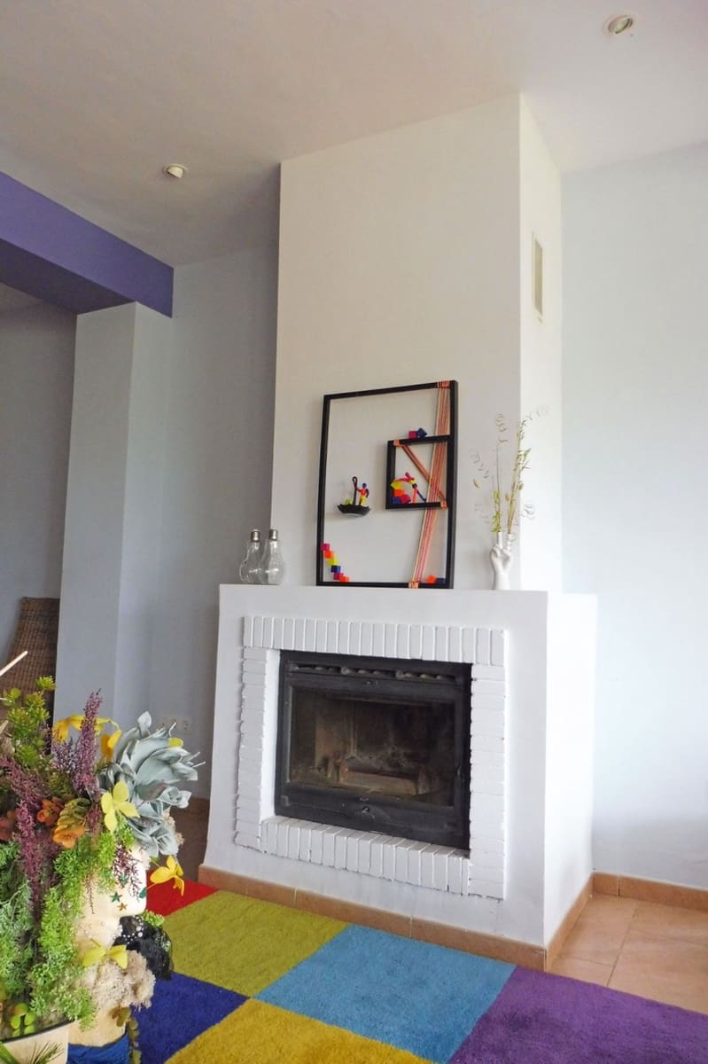 4 bedroom Villa for sale in Sanlucar la Mayor with garage - € 320,000 (Ref: 9897351)