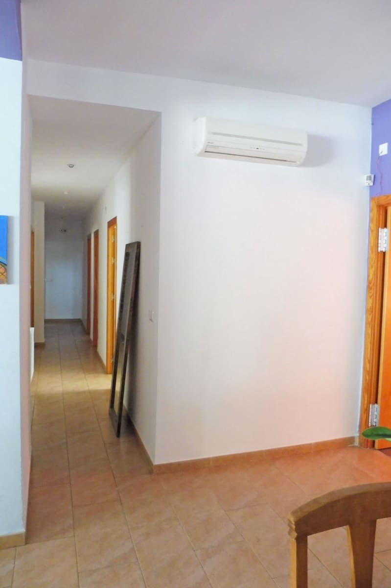 4 bedroom Villa for sale in Sanlucar la Mayor with garage - € 320,000 (Ref: 9897351)