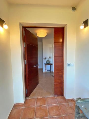 4 bedroom Villa for sale in Sanlúcar la Mayor with garage - € 320,000 (Ref: 9897351)