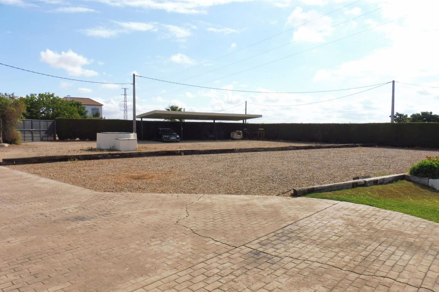 4 bedroom Villa for sale in Sanlucar la Mayor with garage - € 320,000 (Ref: 9897351)