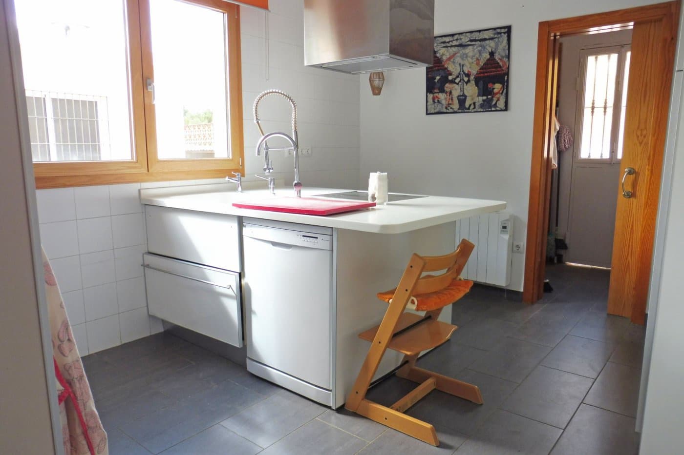 4 bedroom Villa for sale in Sanlucar la Mayor with garage - € 320,000 (Ref: 9897351)
