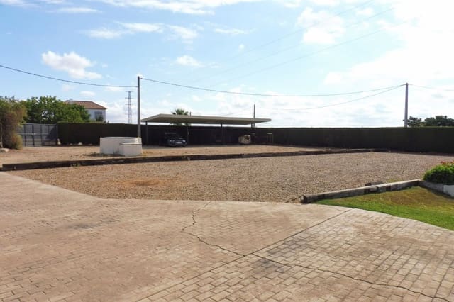 4 bedroom Villa for sale in Sanlúcar la Mayor with garage - € 320,000 (Ref: 9897351)