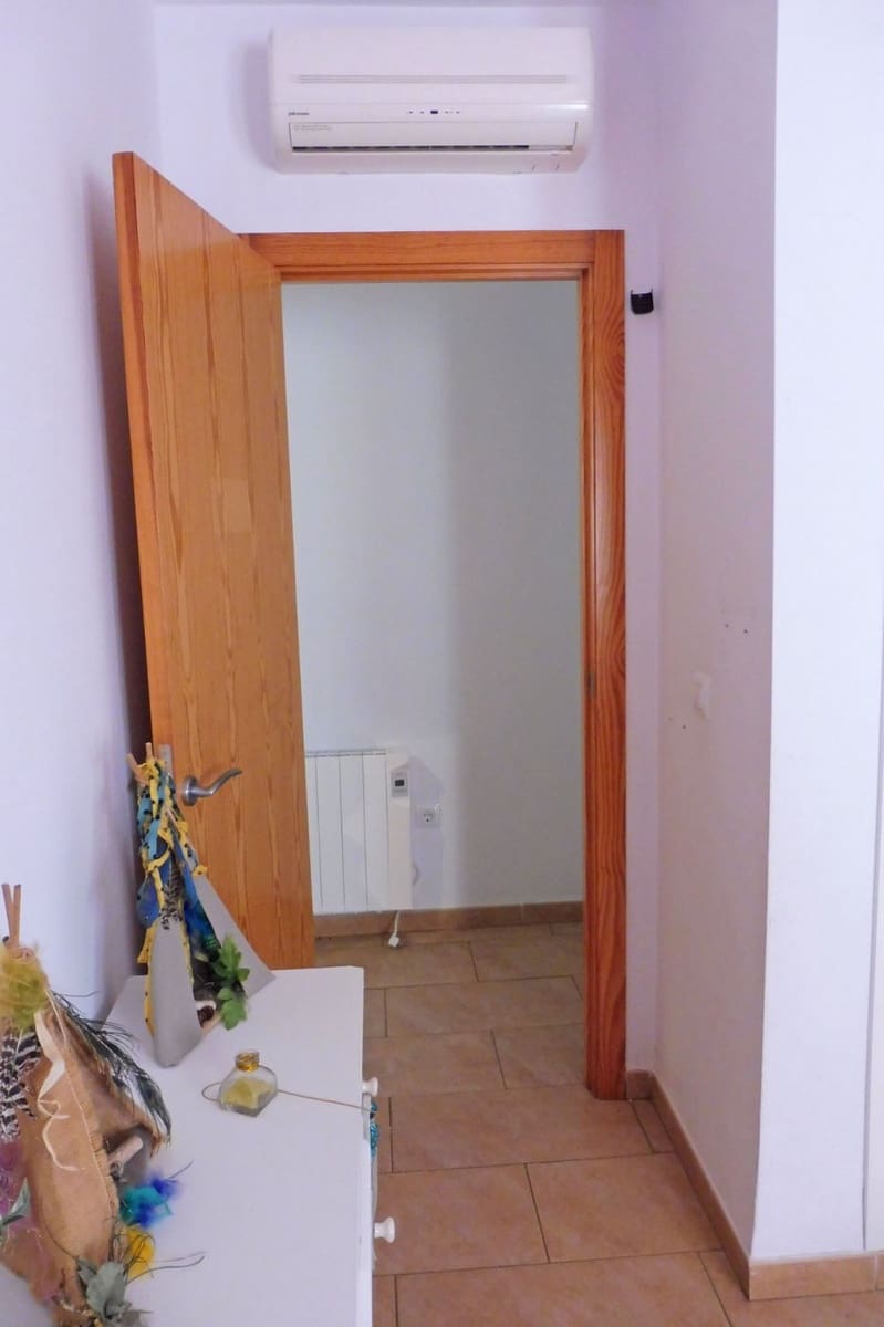 4 bedroom Villa for sale in Sanlucar la Mayor with garage - € 320,000 (Ref: 9897351)