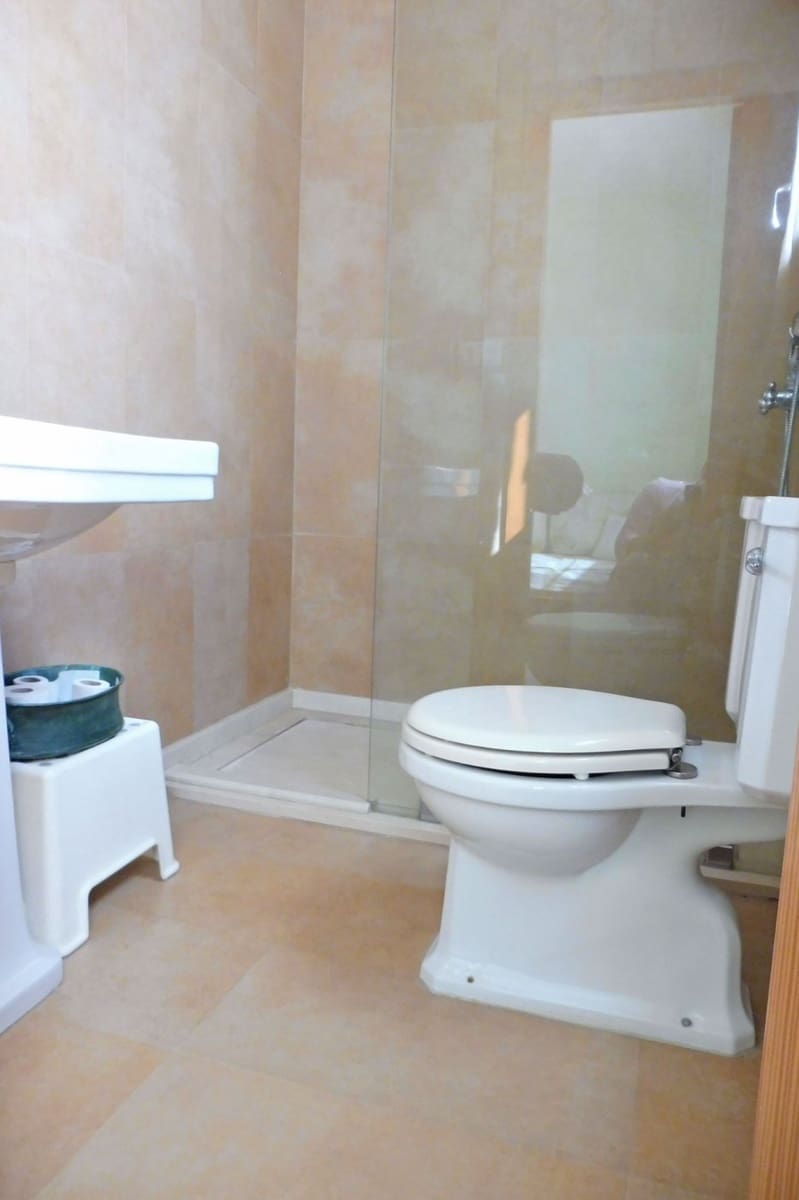 4 bedroom Villa for sale in Sanlucar la Mayor with garage - € 320,000 (Ref: 9897351)