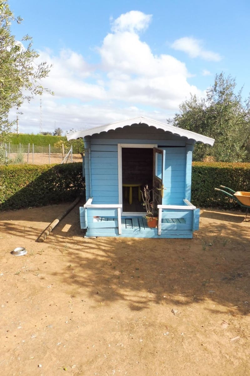 4 bedroom Villa for sale in Sanlucar la Mayor with garage - € 320,000 (Ref: 9897351)