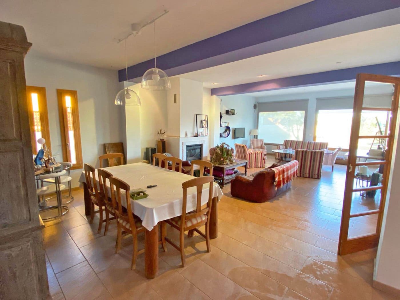 4 bedroom Villa for sale in Sanlucar la Mayor with garage - € 320,000 (Ref: 9897351)