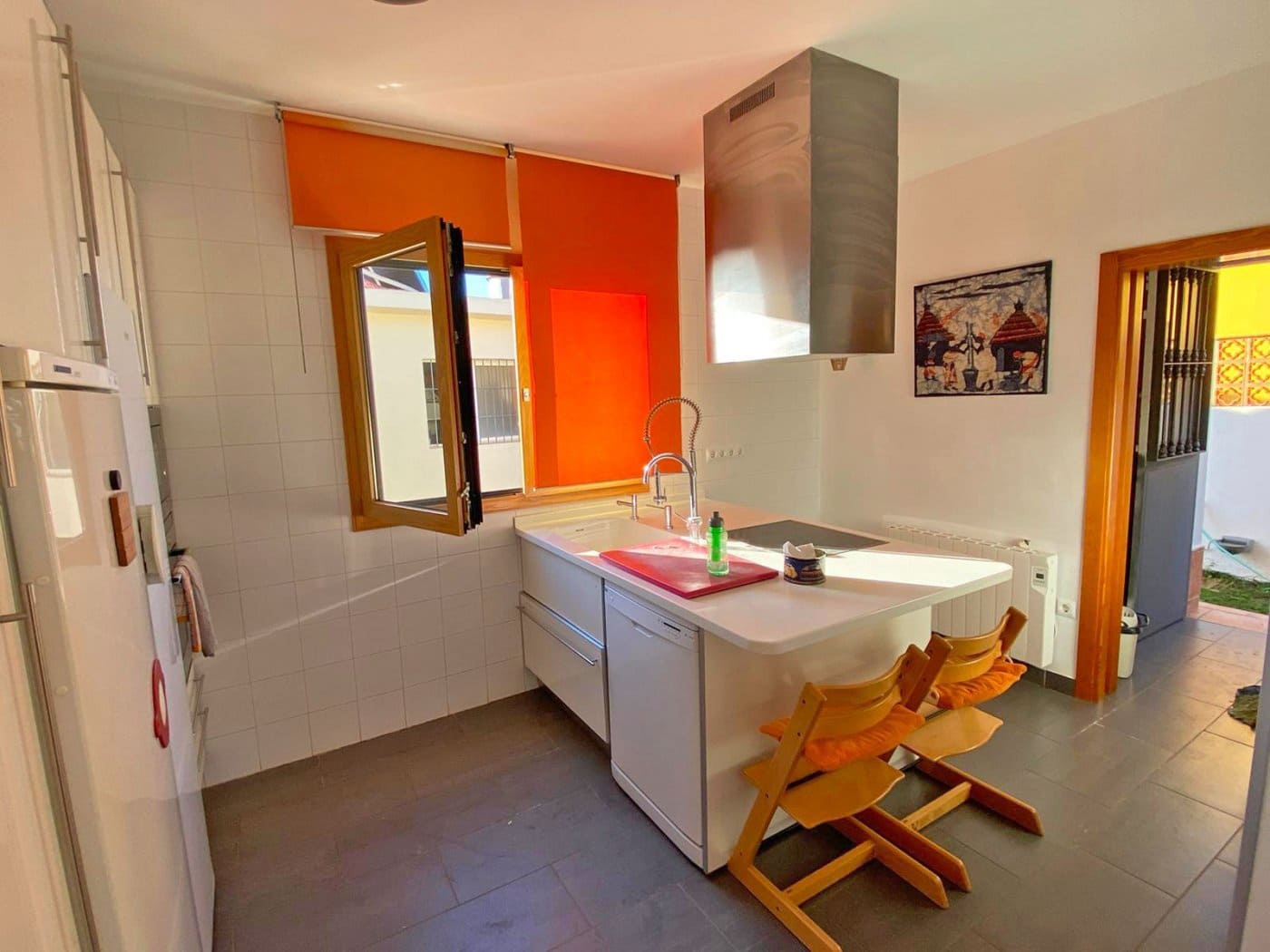 4 bedroom Villa for sale in Sanlucar la Mayor with garage - € 320,000 (Ref: 9897351)