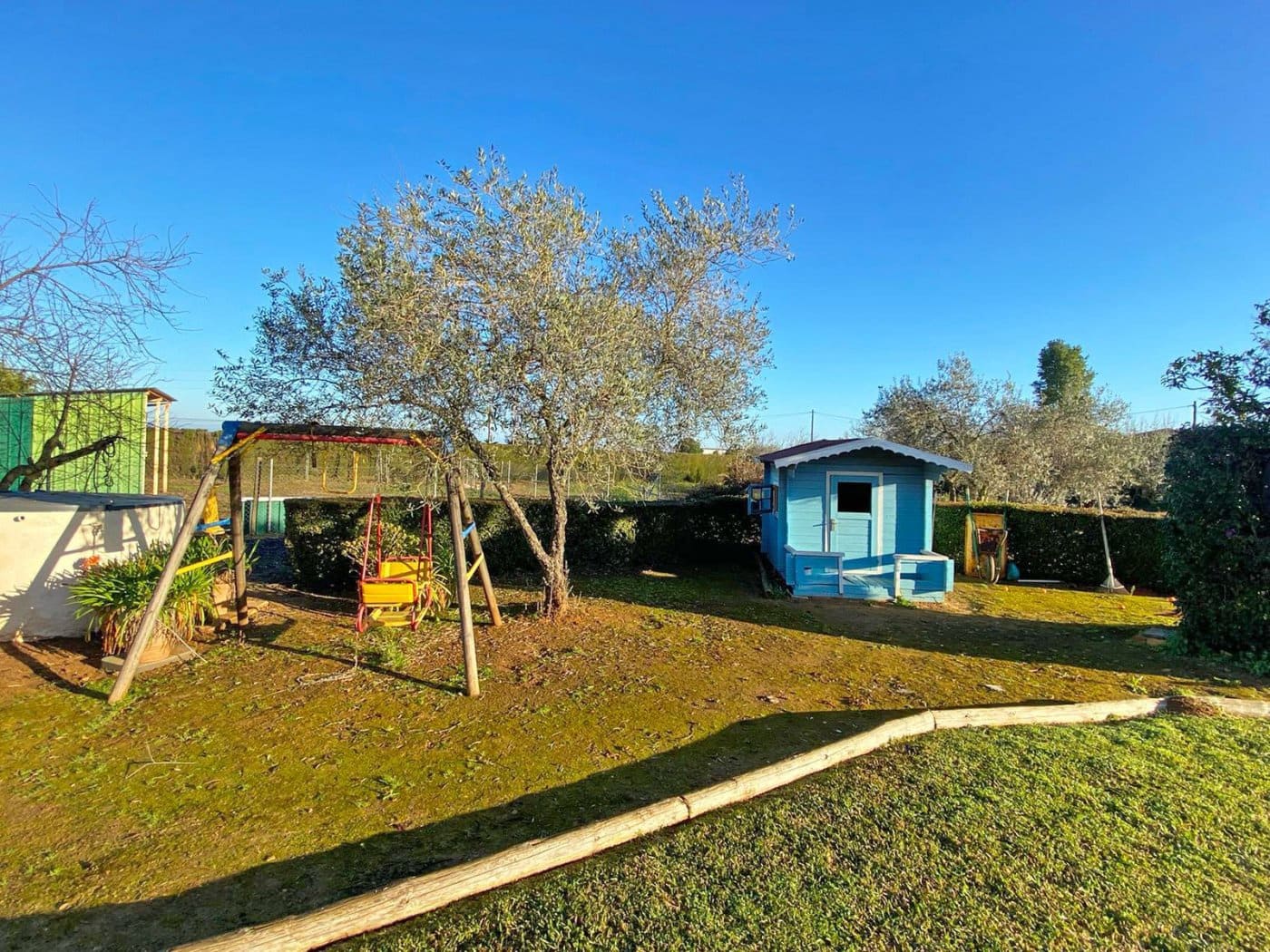 4 bedroom Villa for sale in Sanlucar la Mayor with garage - € 320,000 (Ref: 9897351)