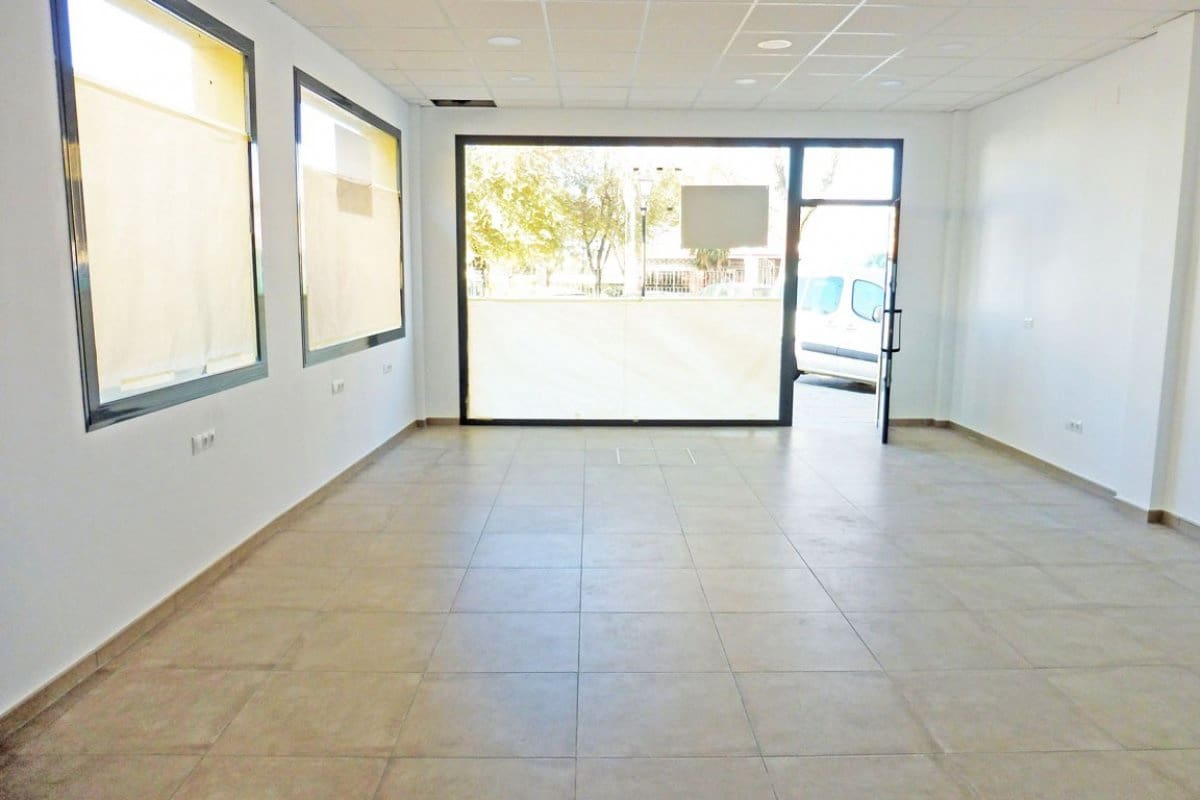 Commercial for rent in Sanlucar la Mayor - € 550 (Ref: 9897352)