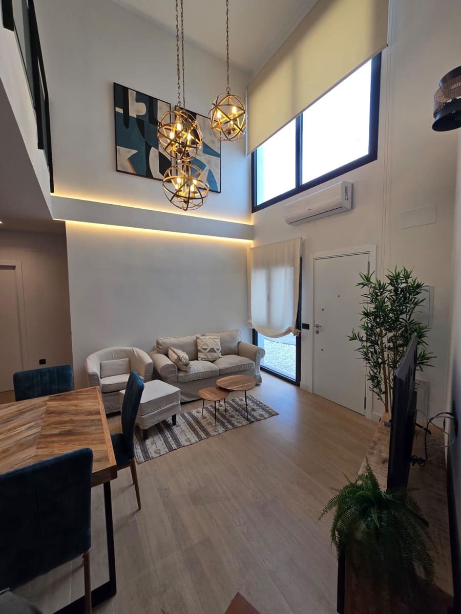 2 bedroom Apartment for rent in Sanlucar la Mayor - € 900 (Ref: 9897353)