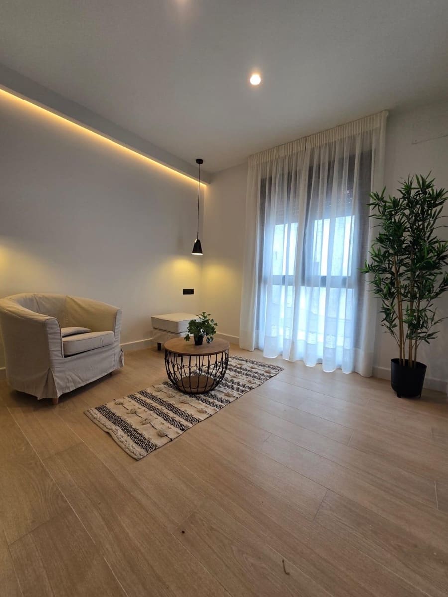2 bedroom Apartment for rent in Sanlucar la Mayor - € 900 (Ref: 9897353)