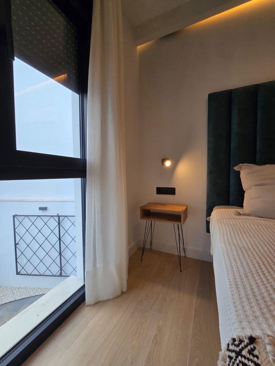 2 bedroom Apartment for rent in Sanlucar la Mayor - € 900 (Ref: 9897353)