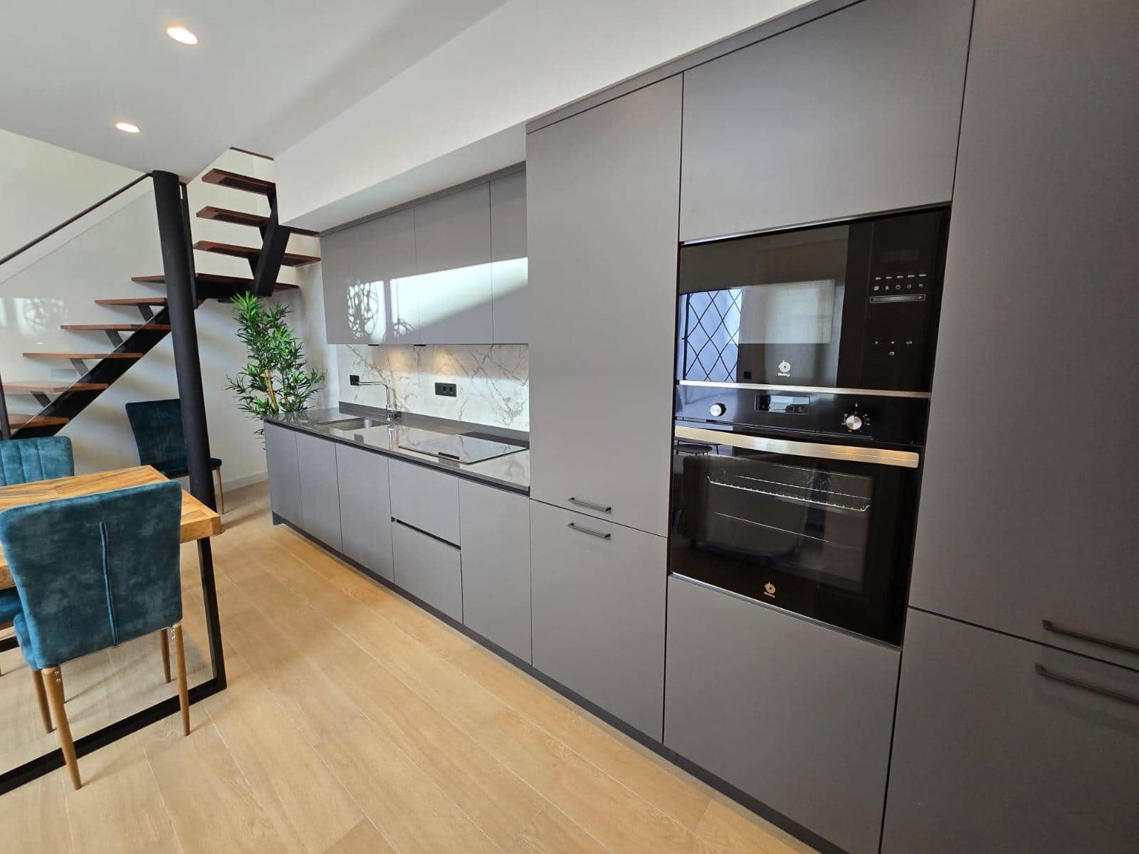 2 bedroom Apartment for rent in Sanlucar la Mayor - € 900 (Ref: 9897353)