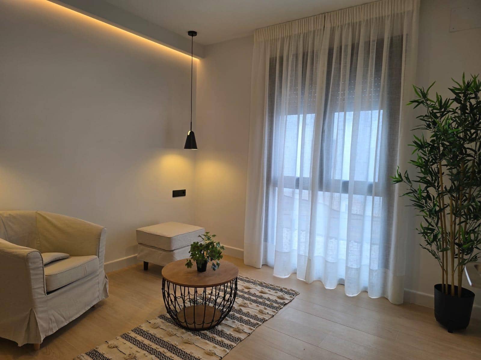 2 bedroom Apartment for rent in Sanlucar la Mayor - € 900 (Ref: 9897353)