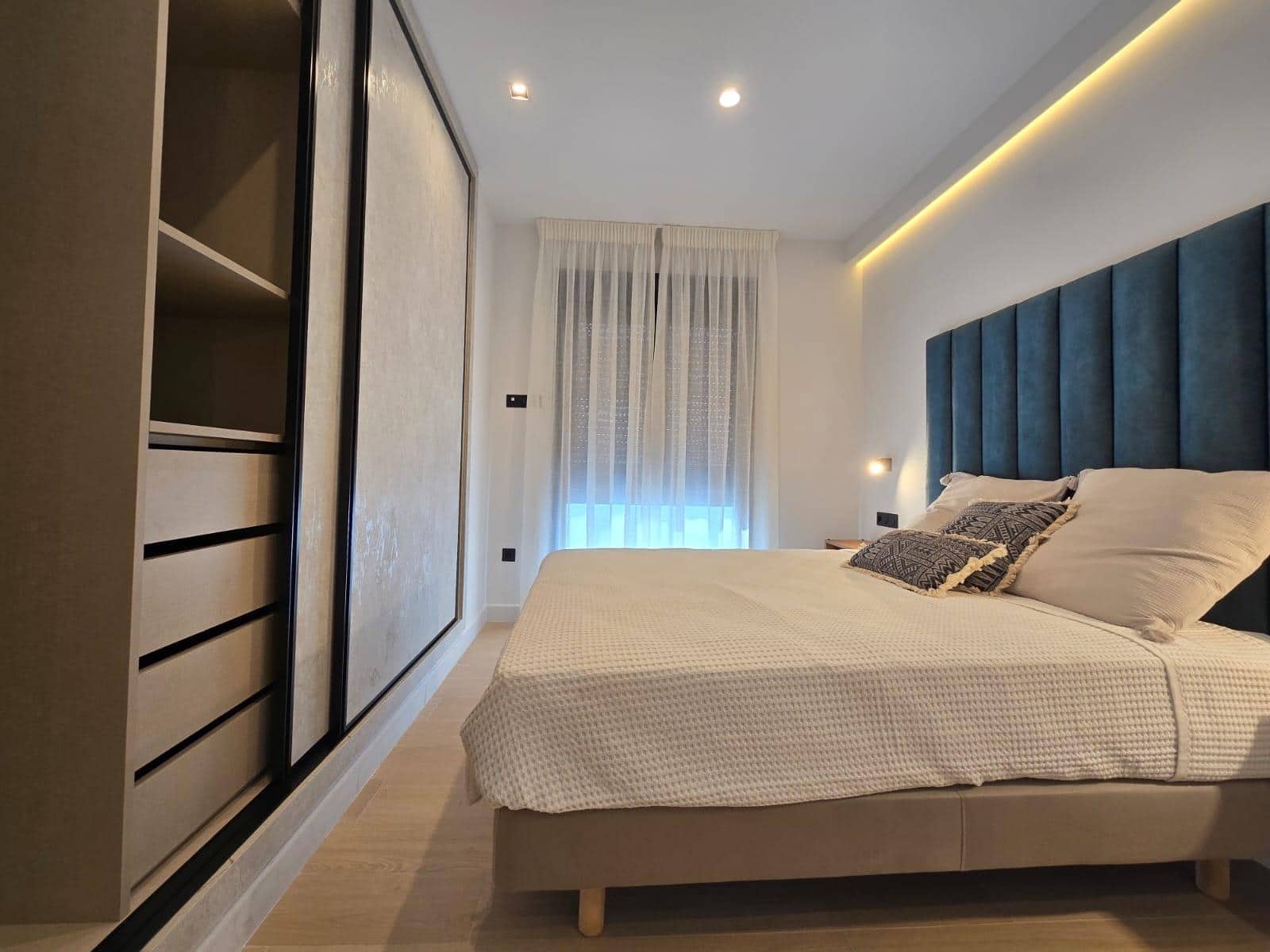 2 bedroom Apartment for rent in Sanlucar la Mayor - € 900 (Ref: 9897353)
