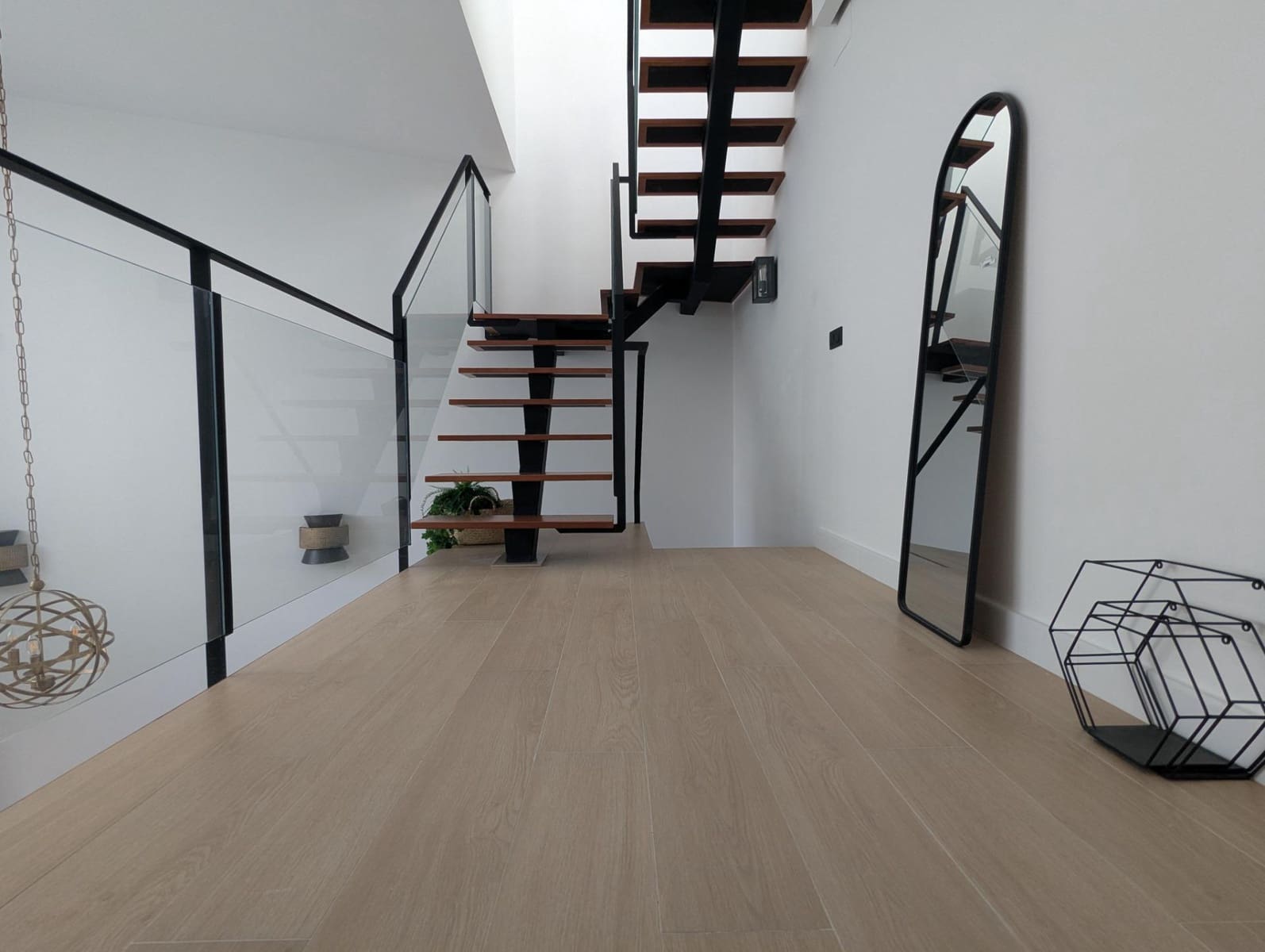 2 bedroom Apartment for rent in Sanlucar la Mayor - € 900 (Ref: 9897353)