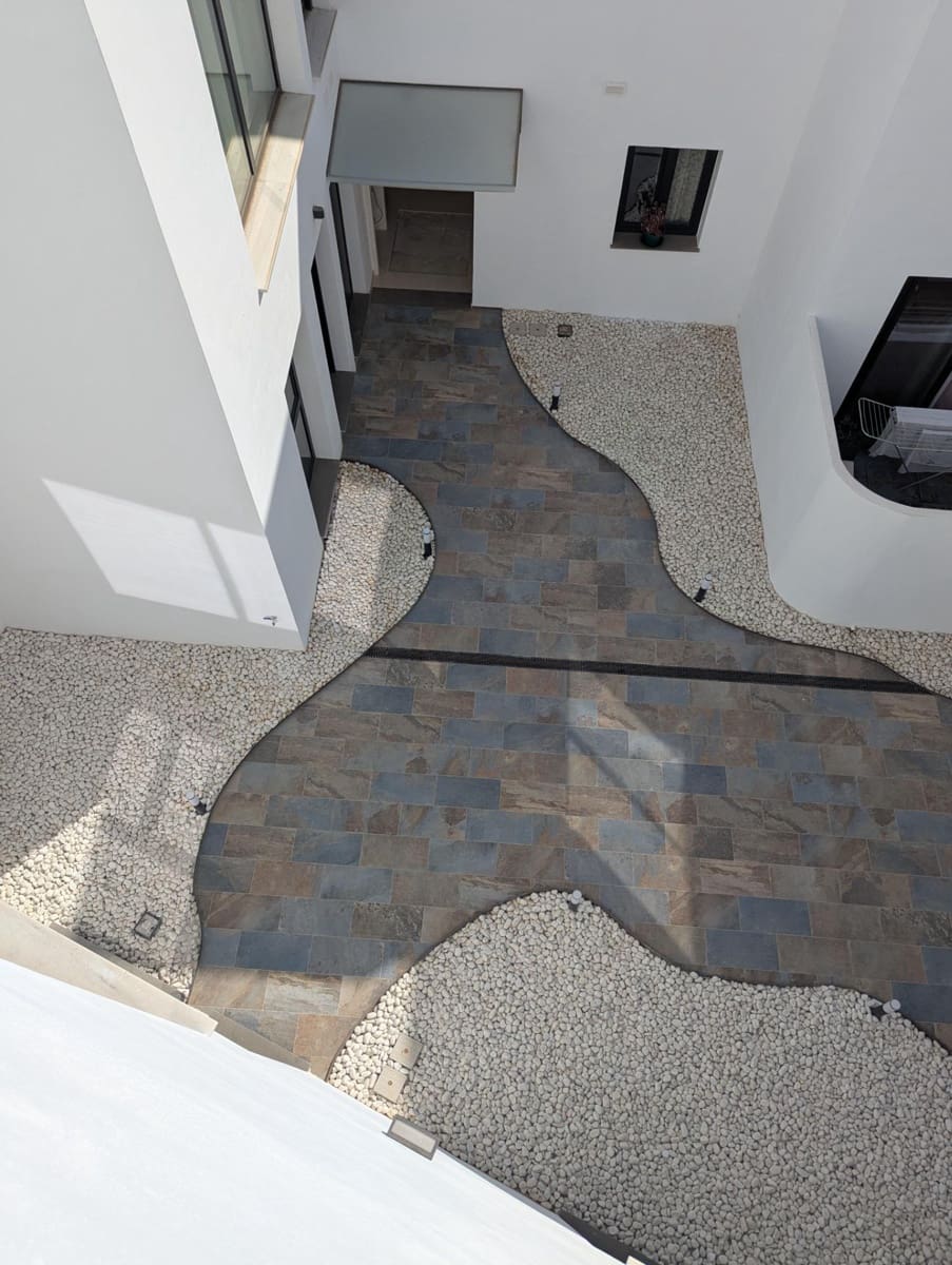 2 bedroom Apartment for rent in Sanlucar la Mayor - € 900 (Ref: 9897353)