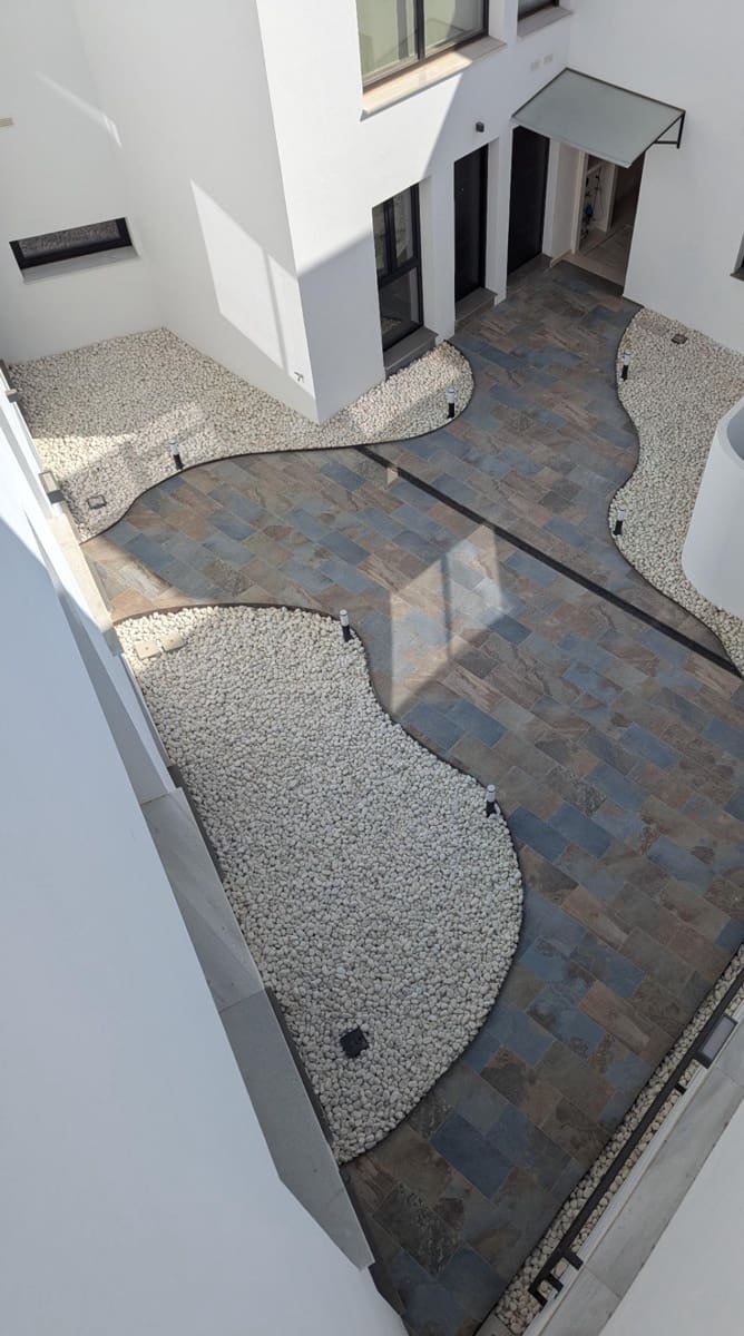 2 bedroom Apartment for rent in Sanlucar la Mayor - € 900 (Ref: 9897353)