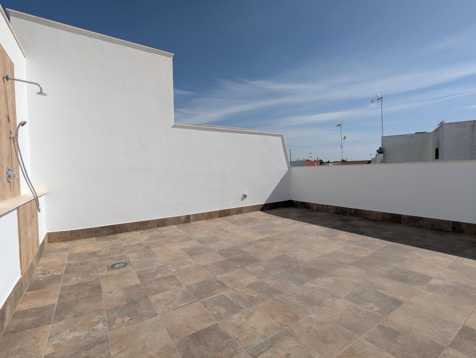 2 bedroom Apartment for rent in Sanlucar la Mayor - € 900 (Ref: 9897353)
