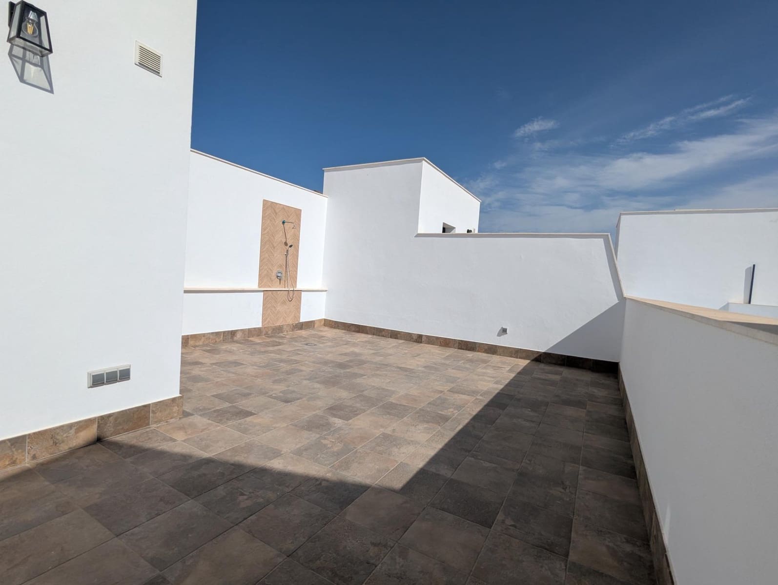 2 bedroom Apartment for rent in Sanlucar la Mayor - € 900 (Ref: 9897353)