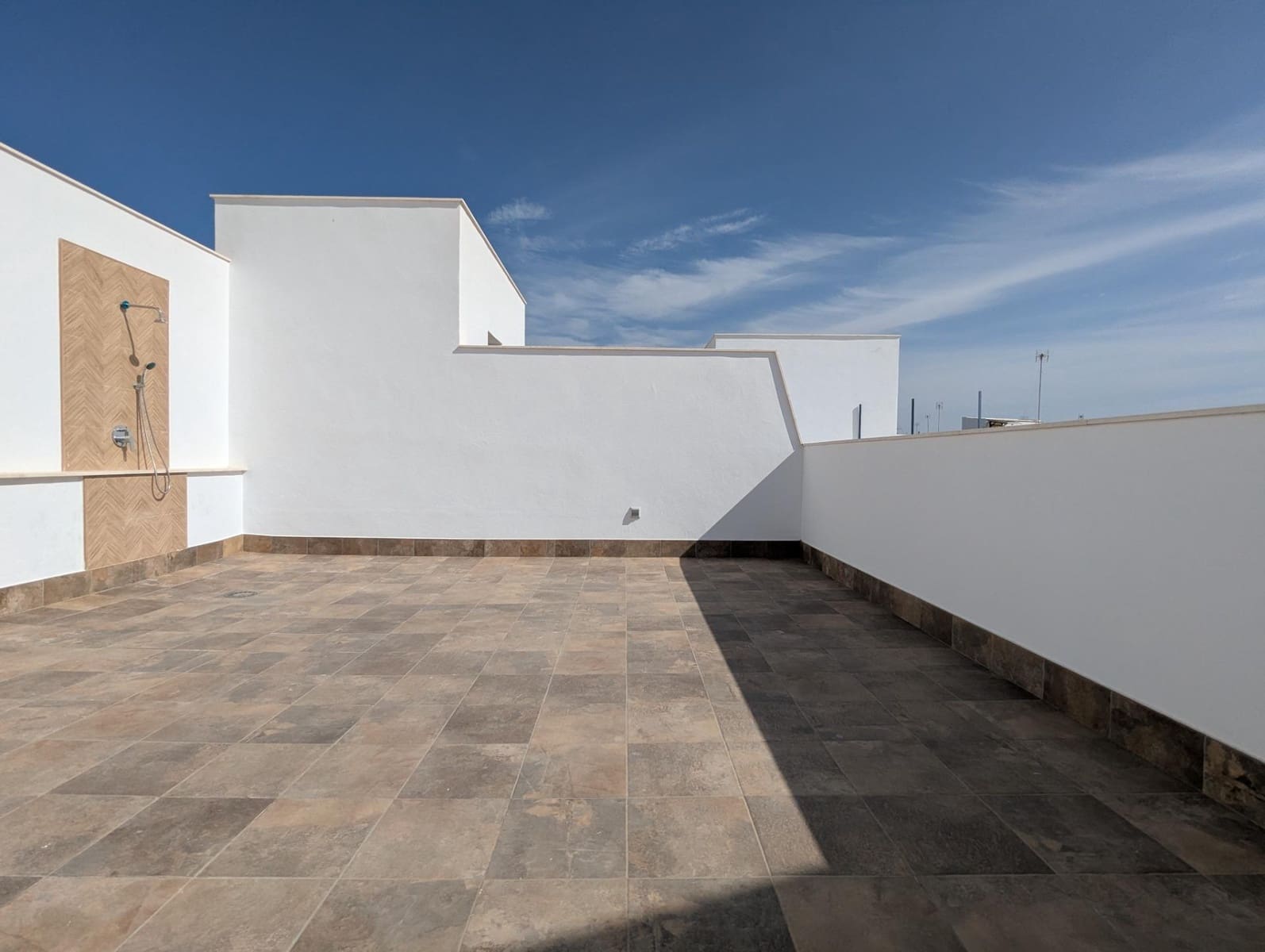 2 bedroom Apartment for rent in Sanlucar la Mayor - € 900 (Ref: 9897353)