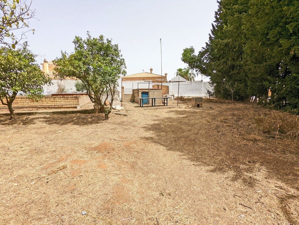 Building Plot for sale in Sanlucar la Mayor - € 149,900 (Ref: 9897354)
