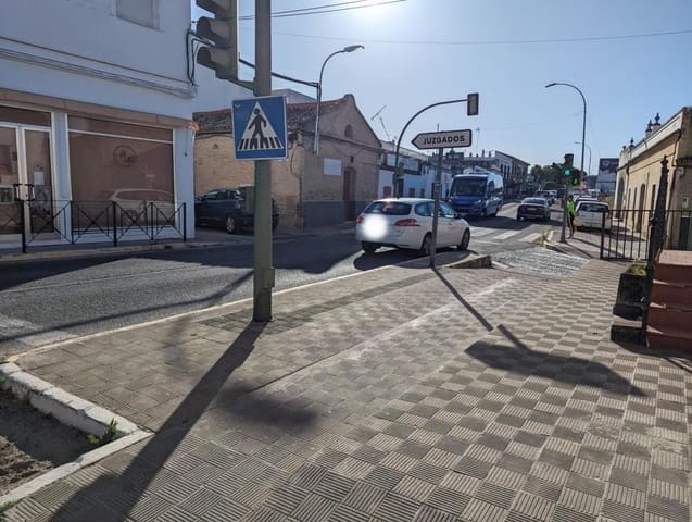 Commercial for rent in Sanlúcar la Mayor - € 450 (Ref: 9897355)