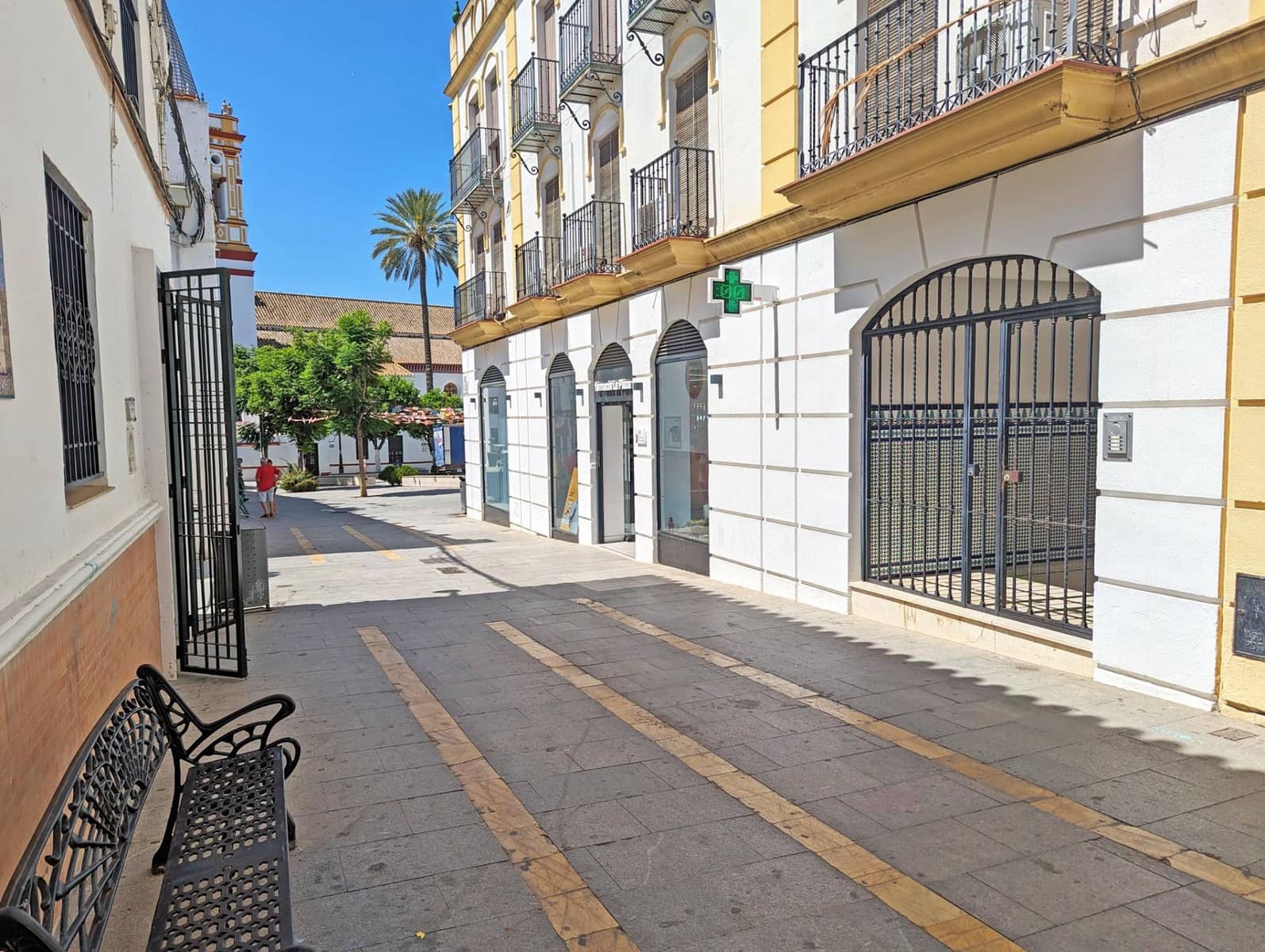 Commercial for rent in Sanlucar la Mayor - € 800 (Ref: 9897356)