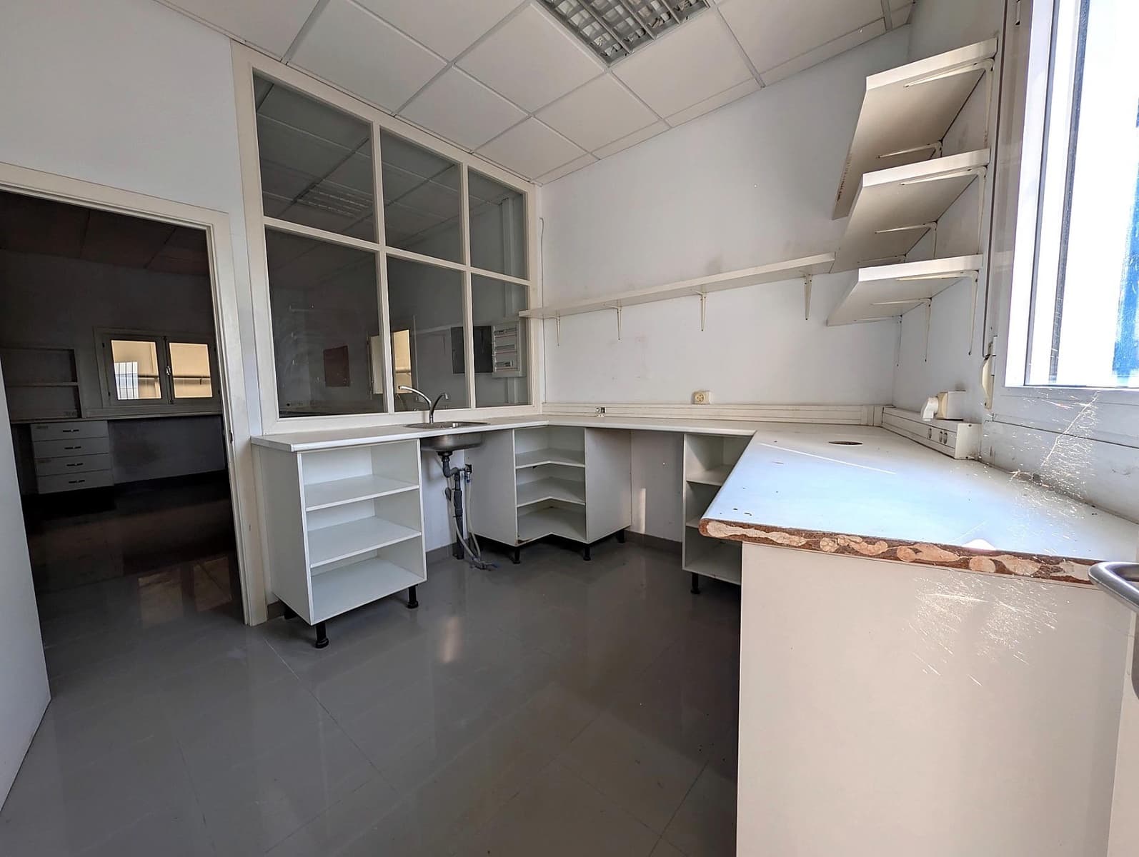 Business for rent in Benacazon - € 1,200 (Ref: 9899178)