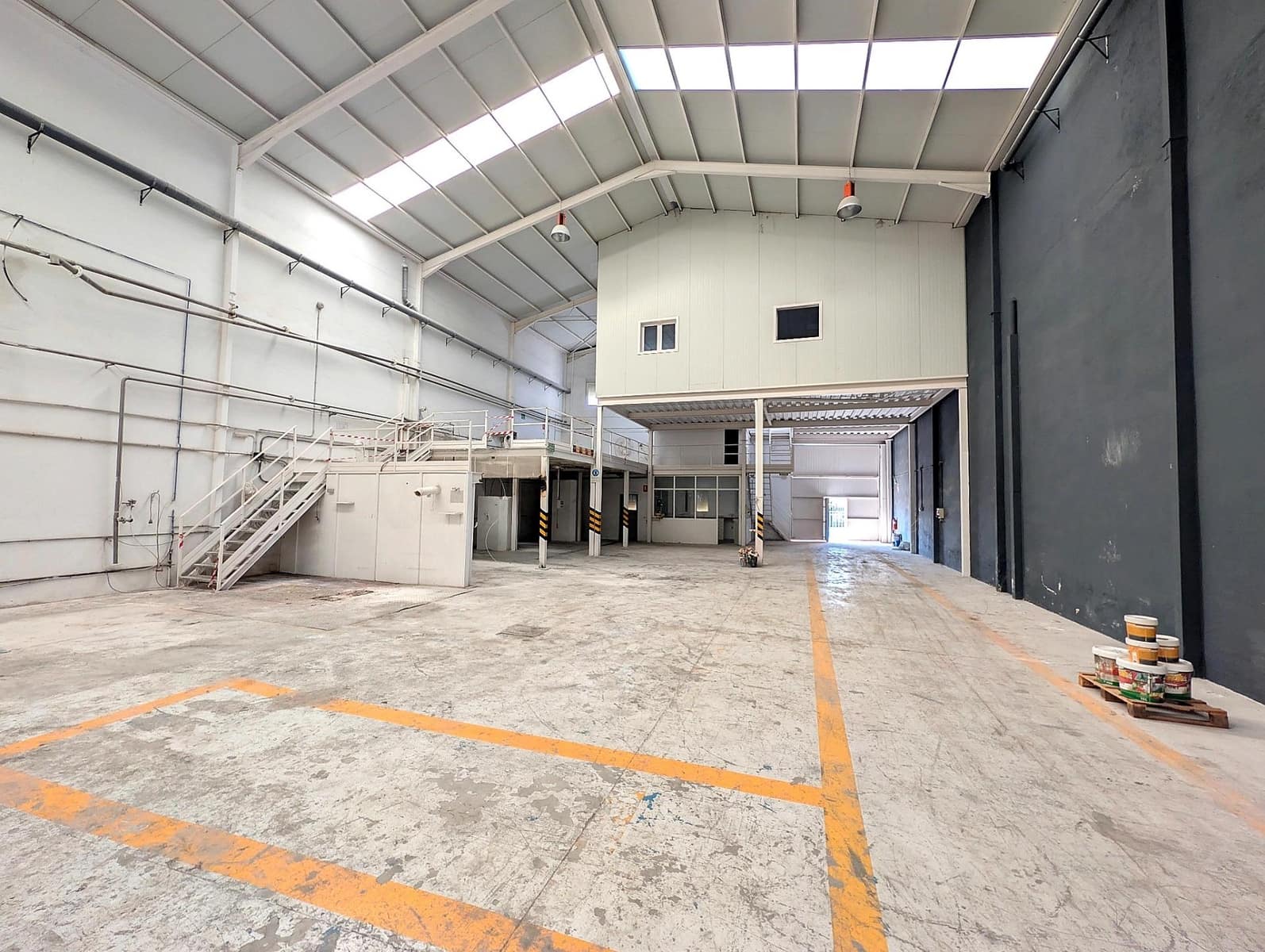Business for rent in Benacazon - € 1,200 (Ref: 9899178)