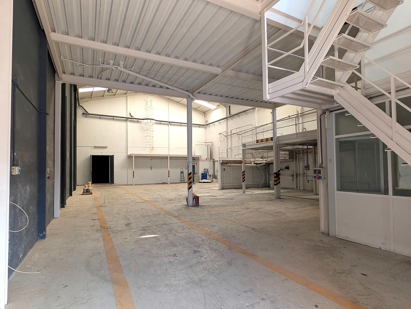 Business for rent in Benacazon - € 1,200 (Ref: 9899178)