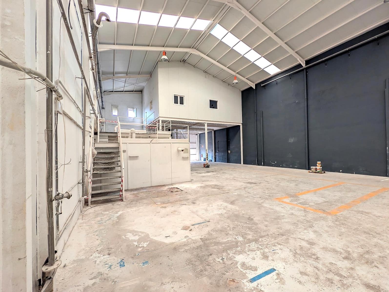 Business for rent in Benacazon - € 1,200 (Ref: 9899178)
