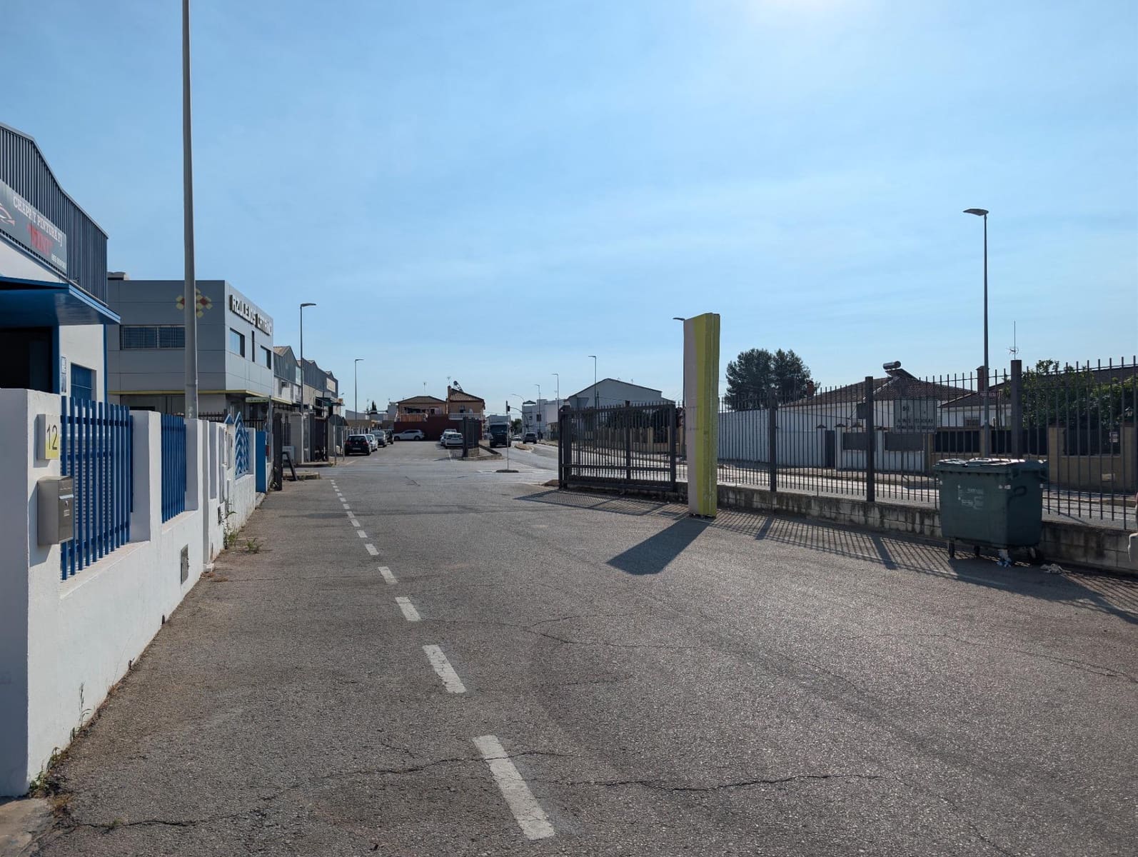 Business for rent in Benacazon - € 1,200 (Ref: 9899178)