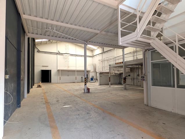 Business for rent in Benacazón - € 1,200 (Ref: 9899178)