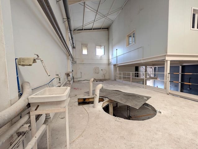 Business for rent in Benacazón - € 1,200 (Ref: 9899178)
