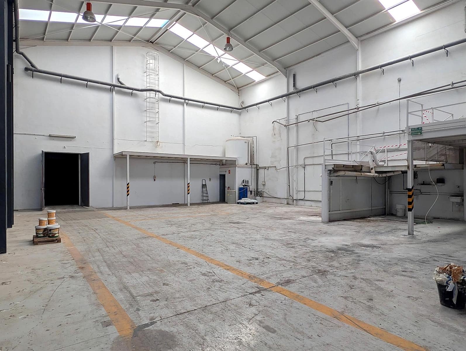 Business for rent in Benacazon - € 1,200 (Ref: 9899178)