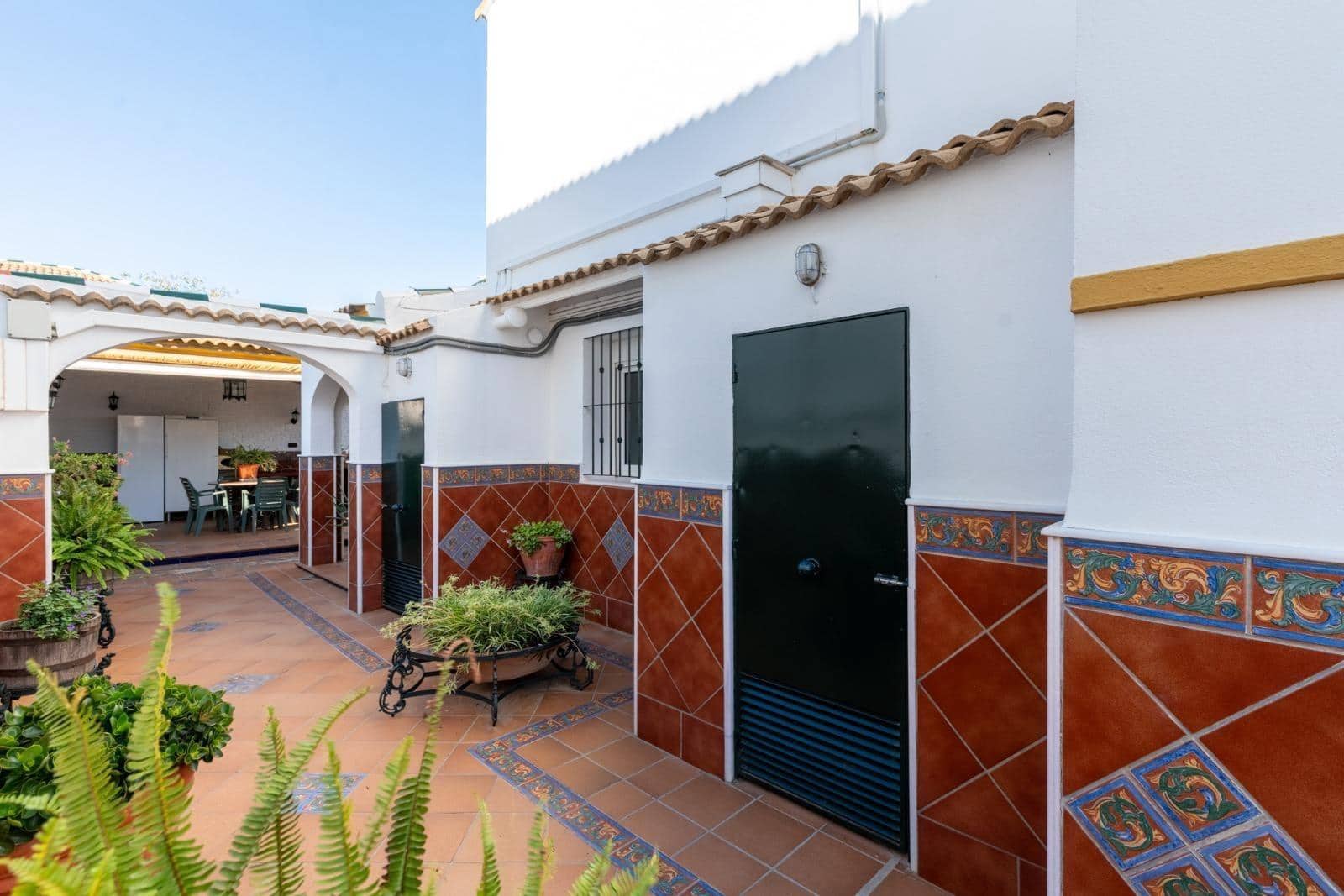 4 sovrum Villa till salu i Sanlucar la Mayor med pool - 650 000 € (Ref: 9903929)
